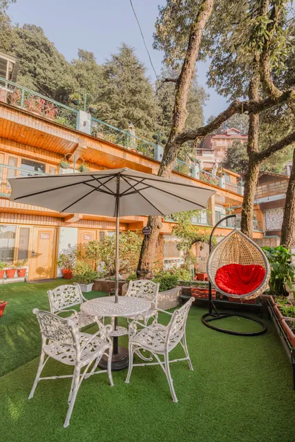 Mongas, Hotel & Resort