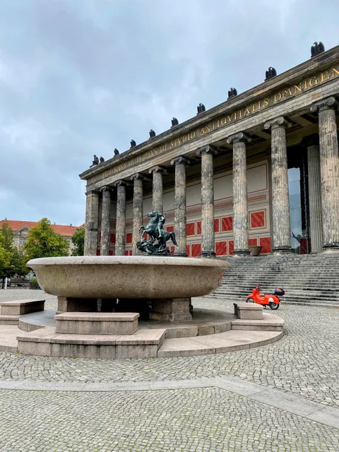 Granitschale im Lustgarten