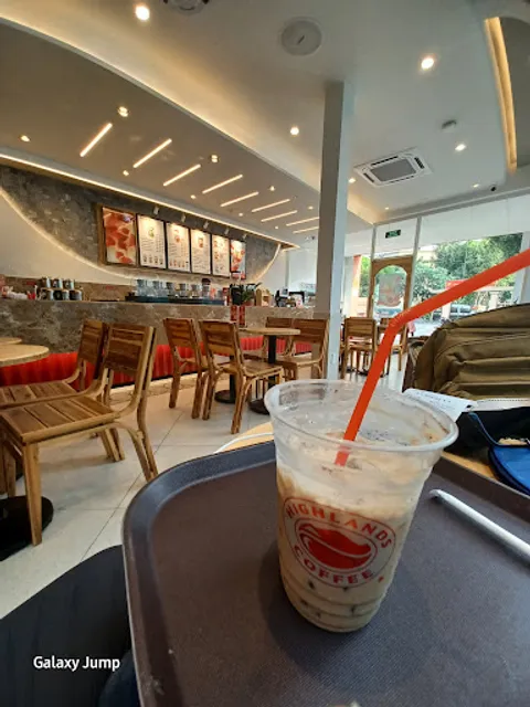 Highlands Coffee 249 Hoàng Văn Thụ