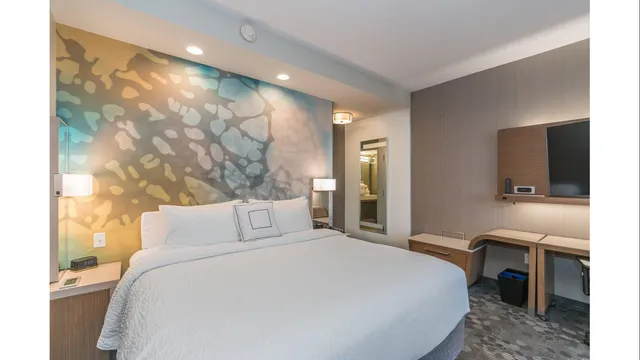 Courtyard by Marriott West Springfield