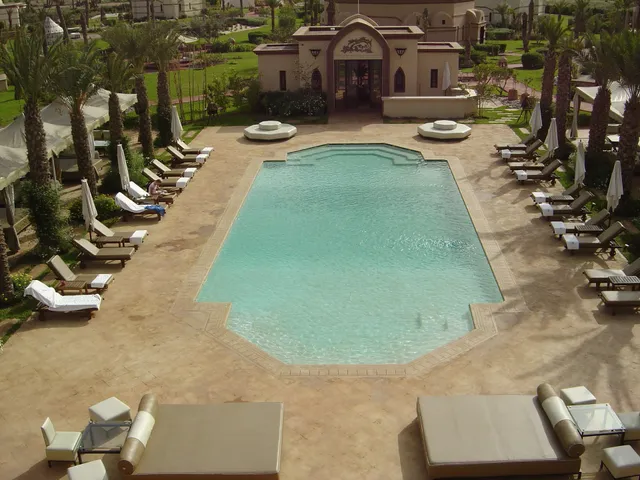 ROSE GARDEN RESORT روز قاردن