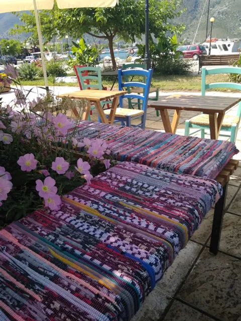 Officer's Restaurant Cafe