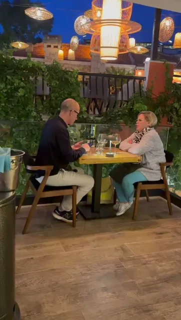 Luna Restaurant & Bar