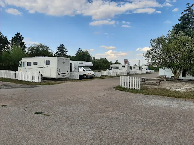 Aire camping-car Mc Arthur Glen Troyes