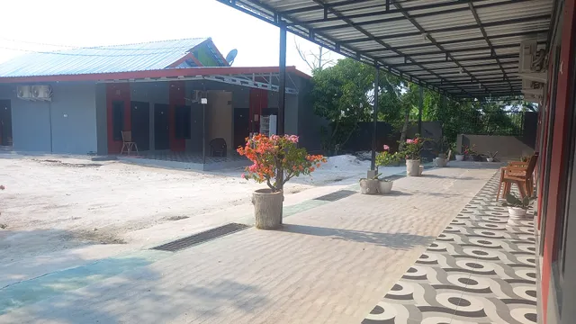 RedDoorz @ jalan Nyai Enat Sampit