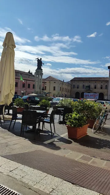 BAR ODEON di Wu Lili