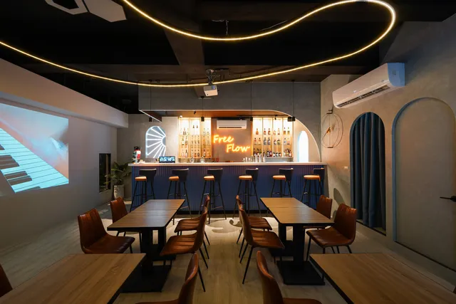 Free Flow Bistro&bar｜寵物友善｜塔羅之夜｜駐唱