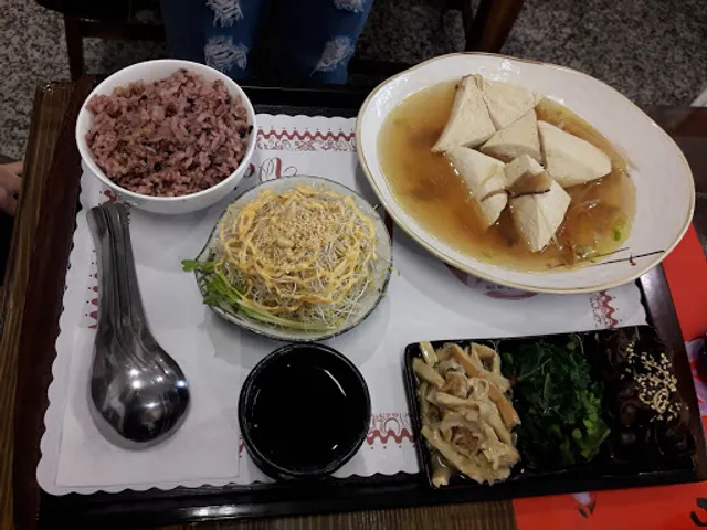 荷泰養生料理雄好吃素食