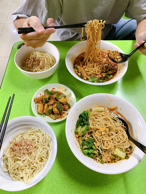 蜀留香手工酸辣粉雞湯抄手