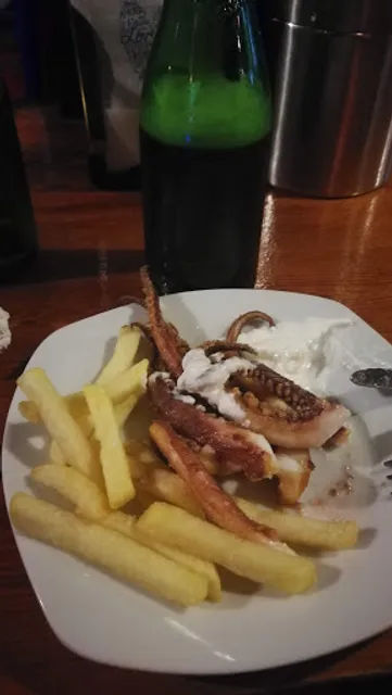 Cafetería y Bar: La Cueva