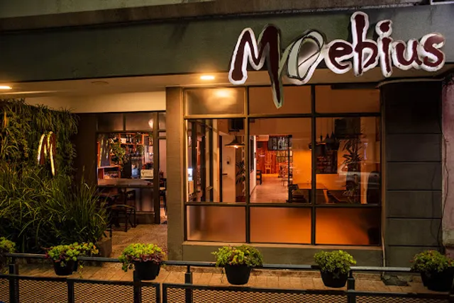 Moebius Bar Resto