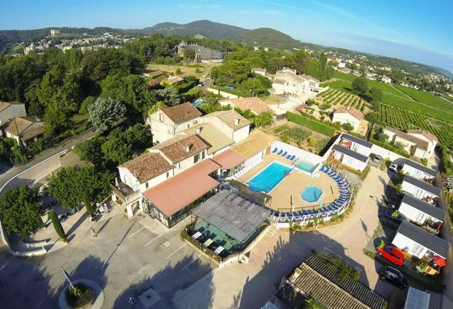 Camping Du Théâtre Romain