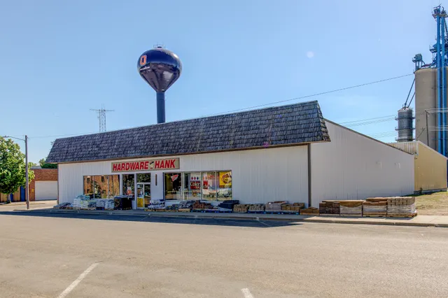 Praska's Hardware Hank