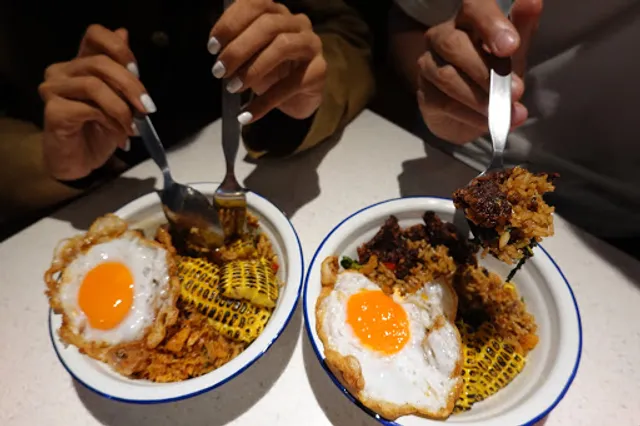 EASY! buddy Sathorn Corner