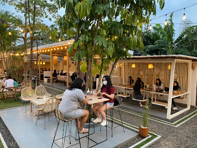 La Nuna Cafe & Resto