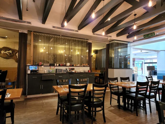 Dave's Bistro • Bar & Grill