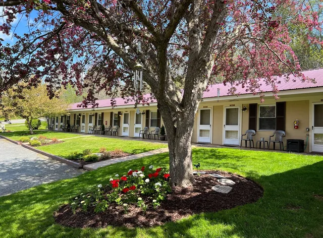 Westport Lakeside Motel