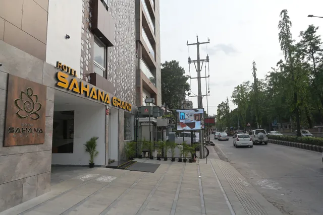 Hotel Sahana Grand