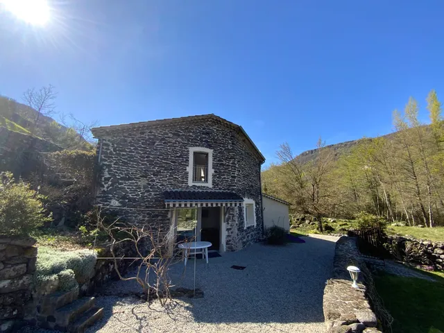 Les Gîtes du Moulin de Lagharde 4 Étoiles : Location gîtes piscine chauffée, au cœur de l'Ardèche, Privas et Montélimar