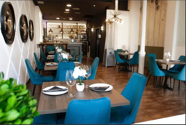 Elle Detalle, food and drink