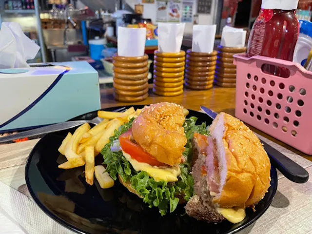 Simon & Oil's Restaurant & Sports Bar