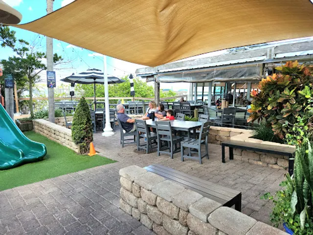 Aunt Catfish's On the River