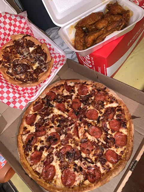 Algo Bien Pizza and Wings