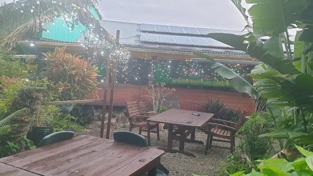 Tumunu Garden Bar and Restaurant