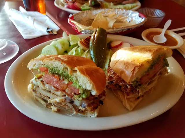 Los Reyes De La Torta