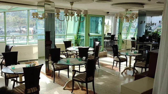 Earth & People Hotel & SPA