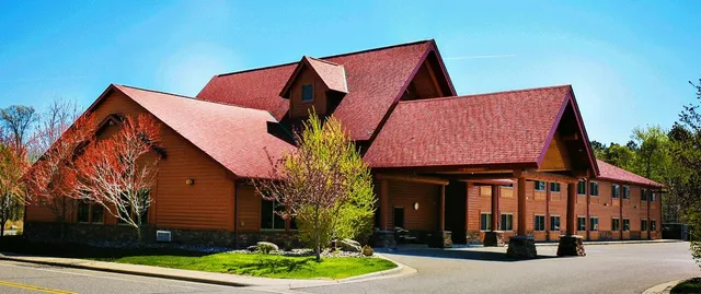Pine Peaks Lodge and Suites