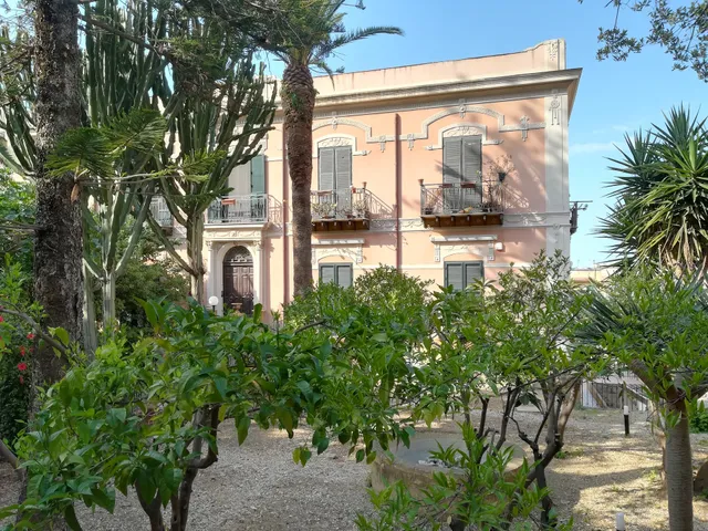 King Arthur's Houses