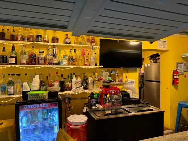 Aquaholic Beach Bar & Grill