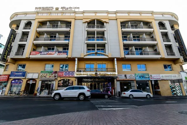 OYO 131 Golden Square Hotel Apartments