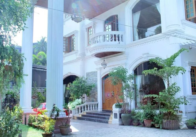 Shwe War Guest House