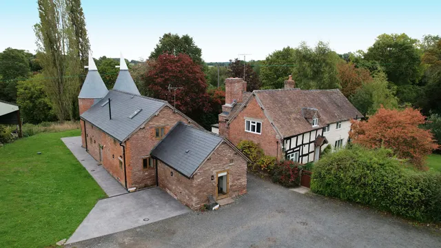 Little Cowarne Court