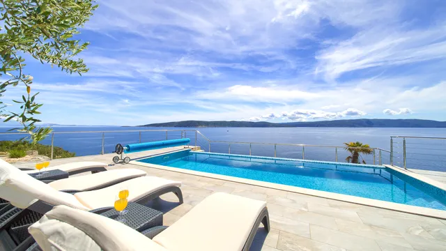 TRAVELER tourist agency