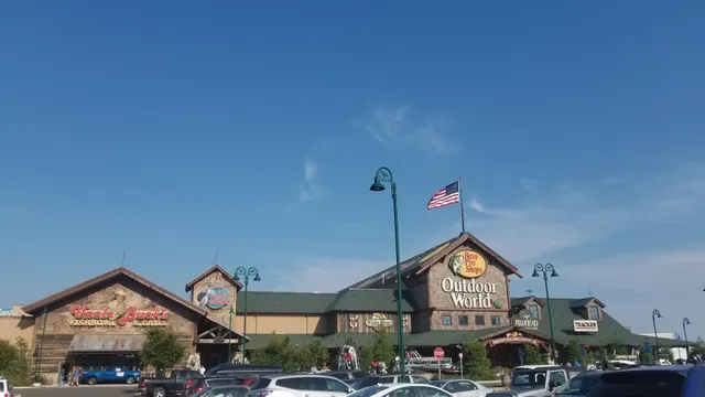 Bass Pro Shops/Cabela’s Boating Center
