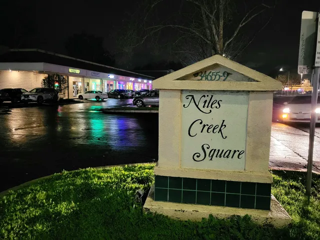 Niles Creek Square