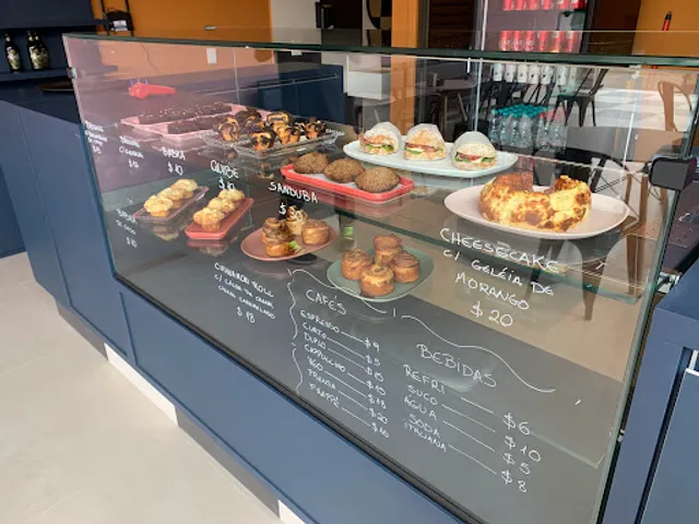 Luna Lab Café & Delicatéssen