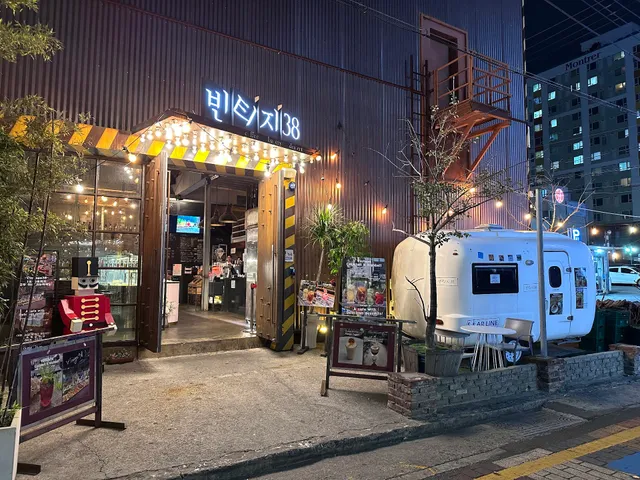 Vintage 38 Jeonpo Head store