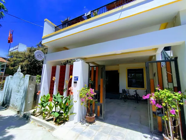 Nhật Lệ Oyster House