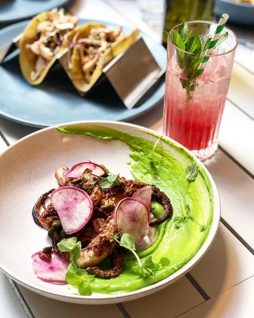 The Charlie - Restaurant & Bar