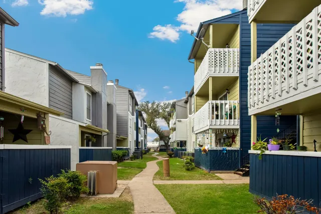 Chestnut Hill Apartments