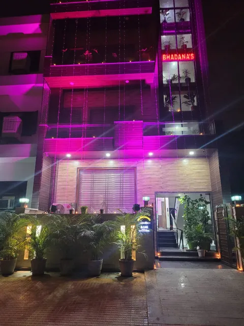 The Swiss Residency Greater Noida- Business & Family Hotel and Guest House