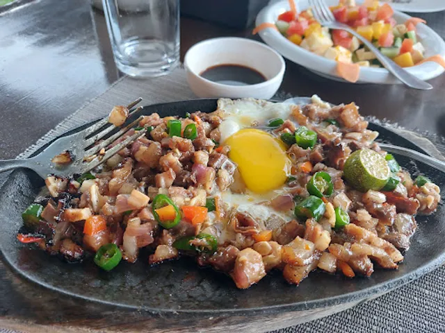 Cubiertos Restaurant & Grill