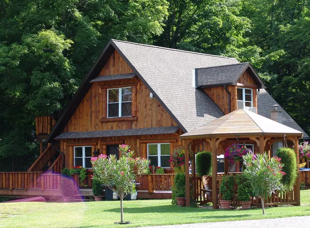 The Highlands Motel and Lodge