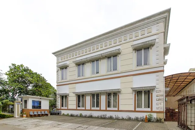 RedDoorz near UPH Karawaci 2