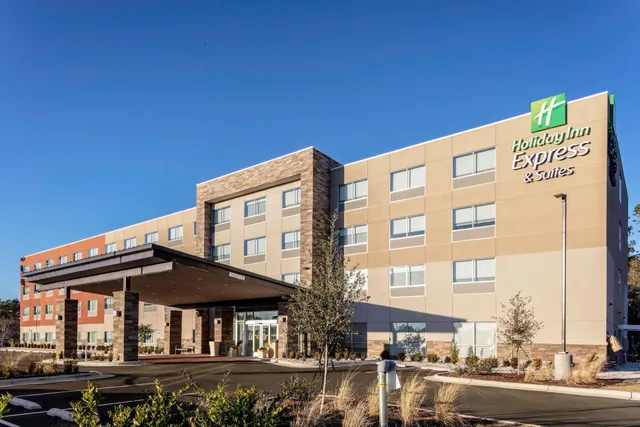 Holiday Inn Express & Suites Wilmington West - Medical Park by IHG