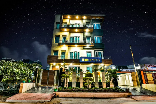 FabHotel Merriment - Hotel in Sector 70, Noida